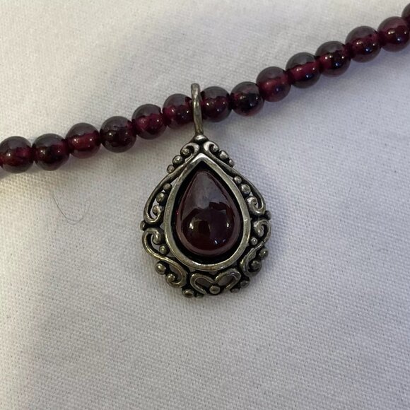 Vintage Garnet Bead Choker Necklace with 3 Charms 15 Maroon - Picture 4 of 9